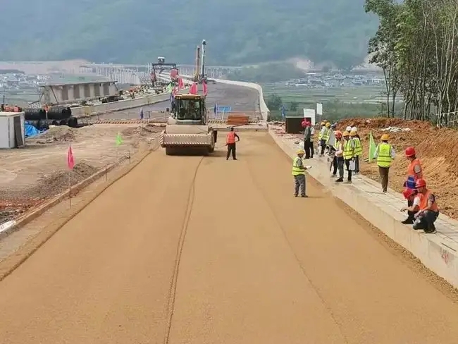 汤旺河路基工程